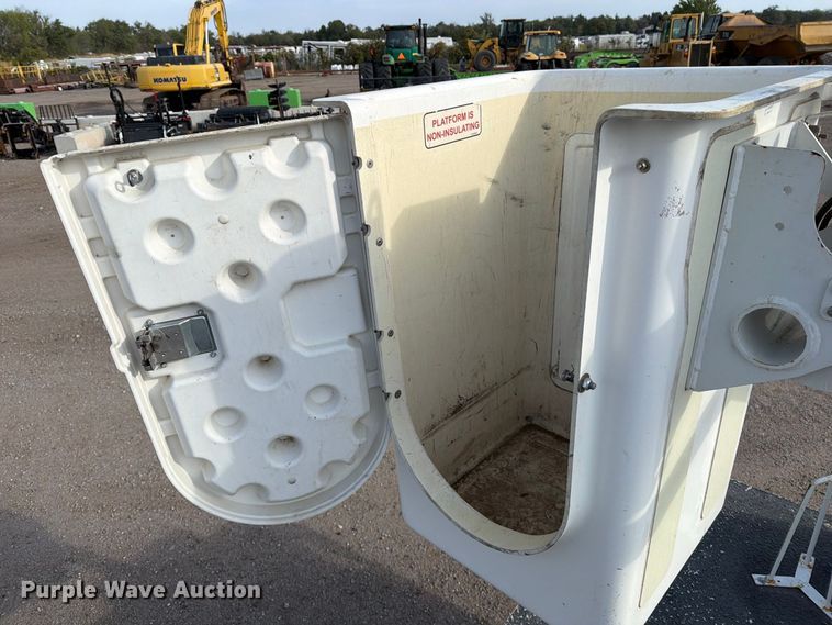 image for item EP7824 2011 Ford F350 Super Duty Ext. Cab bucket truck
