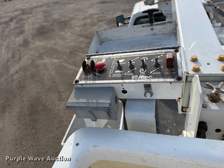 image for item EP7824 2011 Ford F350 Super Duty Ext. Cab bucket truck