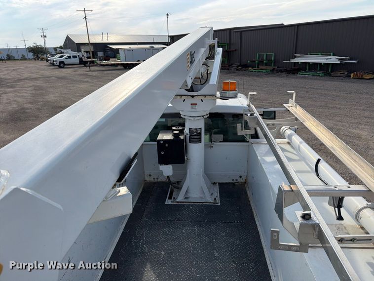 image for item EP7824 2011 Ford F350 Super Duty Ext. Cab bucket truck