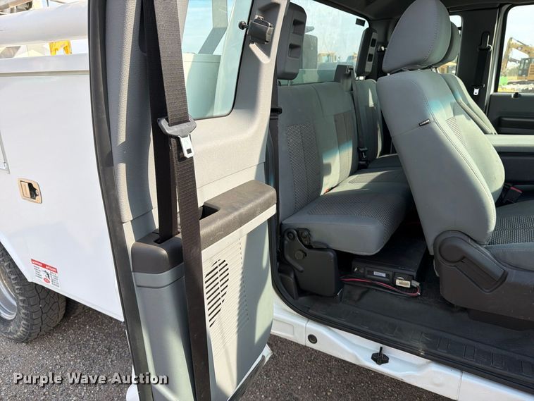 image for item EP7824 2011 Ford F350 Super Duty Ext. Cab bucket truck