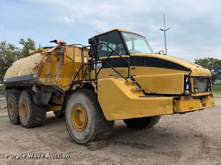 image for item EP7828 2006 Caterpillar 740 water wagon