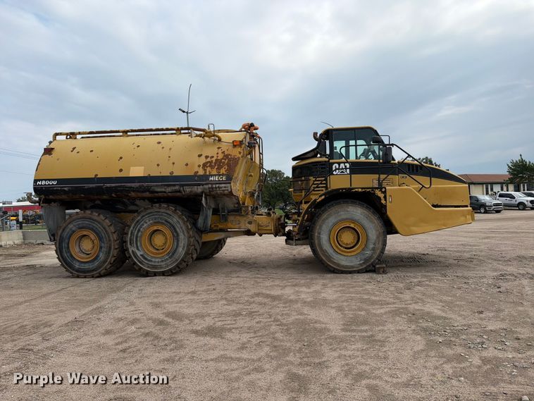 image for item EP7828 2006 Caterpillar 740 water wagon