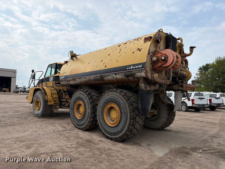 image for item EP7828 2006 Caterpillar 740 water wagon
