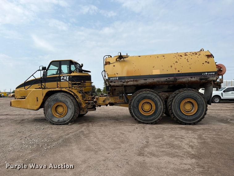 image for item EP7828 2006 Caterpillar 740 water wagon