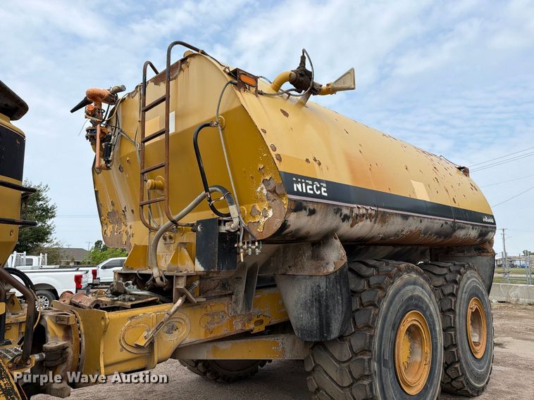 image for item EP7828 2006 Caterpillar 740 water wagon