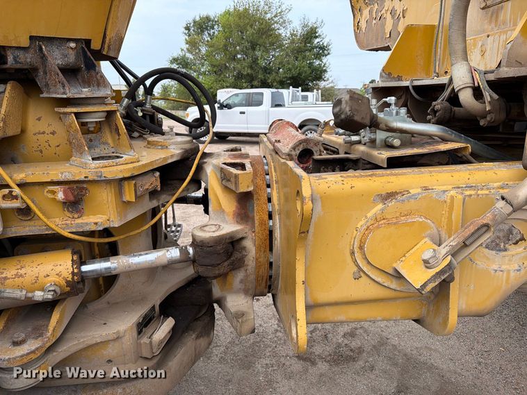 image for item EP7828 2006 Caterpillar 740 water wagon