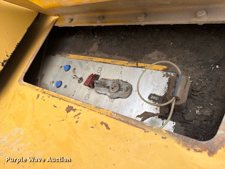 image for item EP7828 2006 Caterpillar 740 water wagon