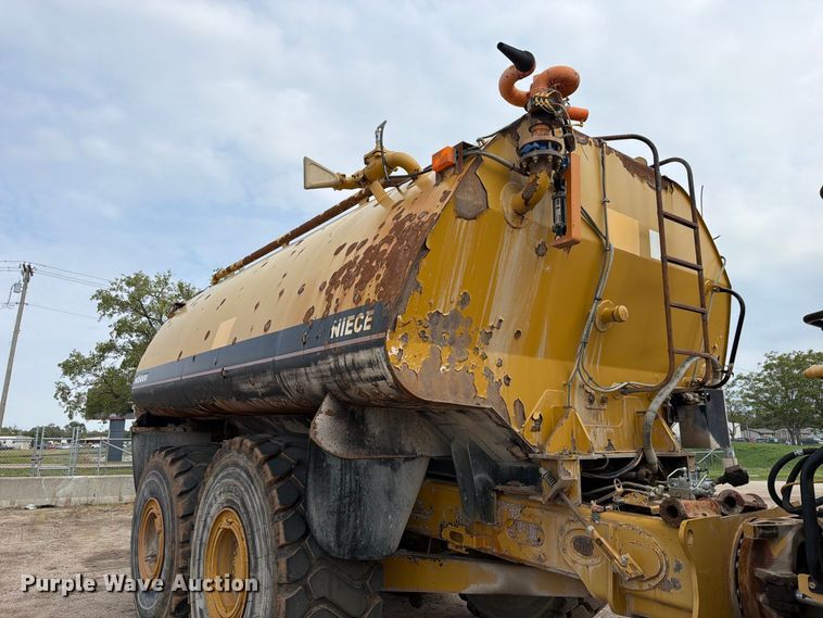 image for item EP7828 2006 Caterpillar 740 water wagon