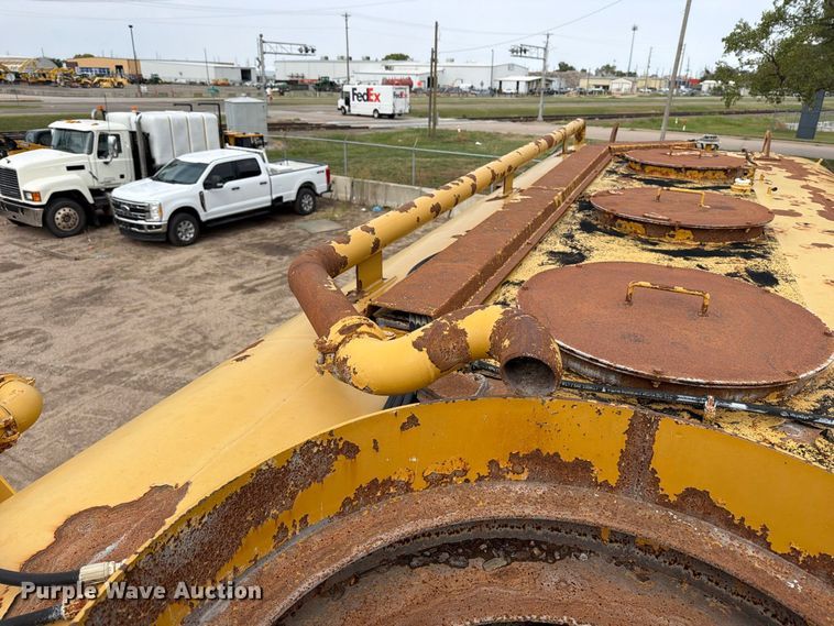 image for item EP7828 2006 Caterpillar 740 water wagon