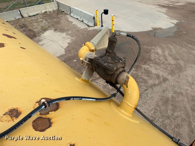 image for item EP7828 2006 Caterpillar 740 water wagon
