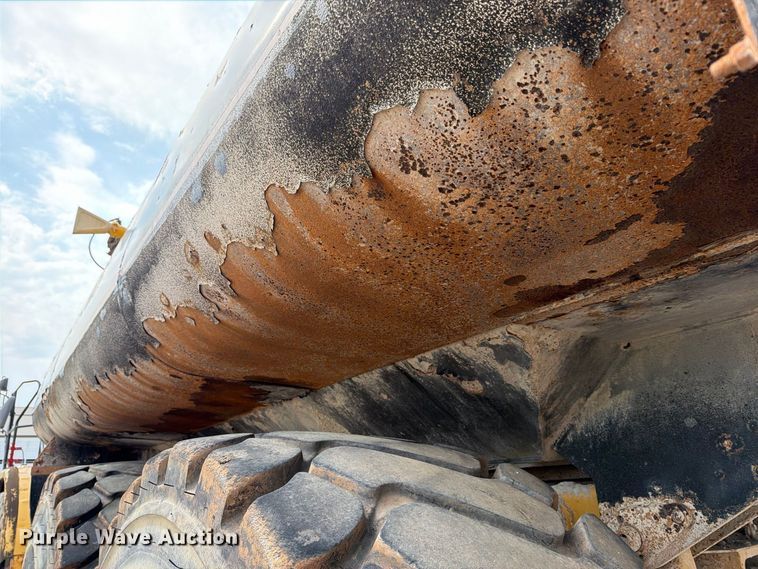 image for item EP7828 2006 Caterpillar 740 water wagon