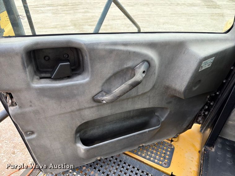 image for item EP7828 2006 Caterpillar 740 water wagon