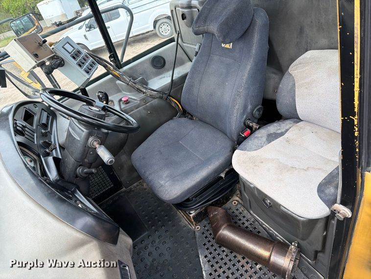 image for item EP7828 2006 Caterpillar 740 water wagon
