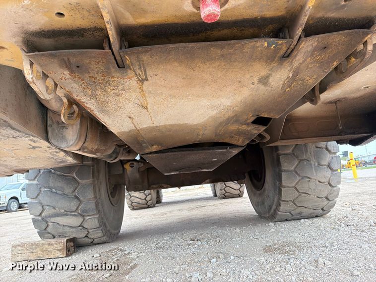 image for item EP7828 2006 Caterpillar 740 water wagon
