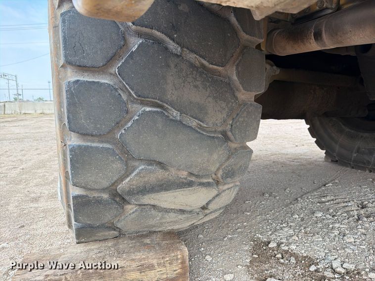 image for item EP7828 2006 Caterpillar 740 water wagon