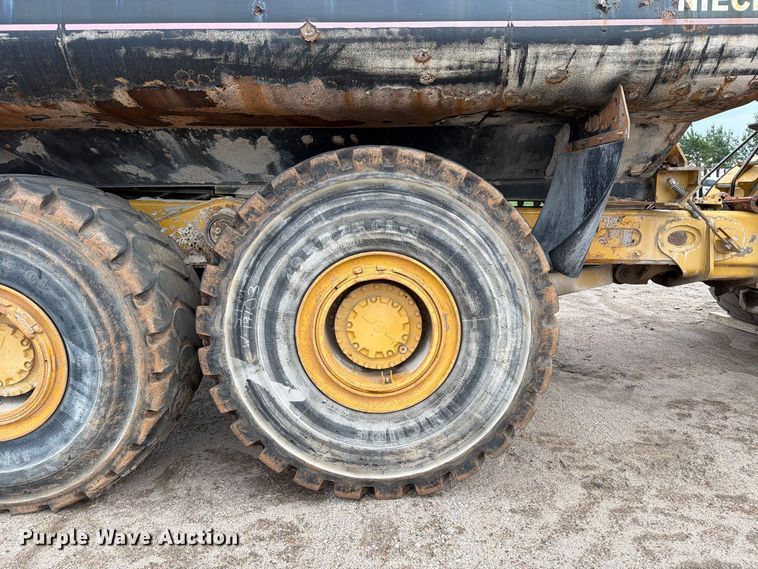 image for item EP7828 2006 Caterpillar 740 water wagon