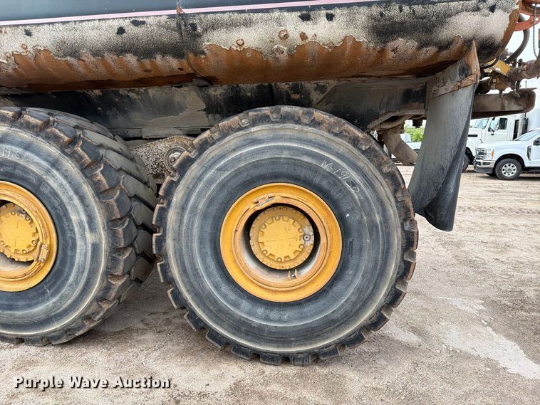 image for item EP7828 2006 Caterpillar 740 water wagon