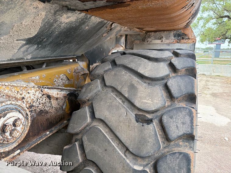 image for item EP7828 2006 Caterpillar 740 water wagon