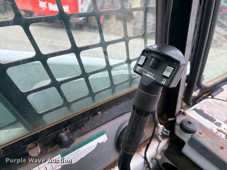 image for item EP7876 2004 Bobcat S130 skid steer loader
