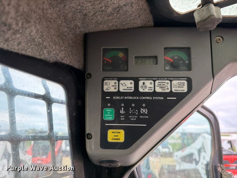image for item EP7876 2004 Bobcat S130 skid steer loader