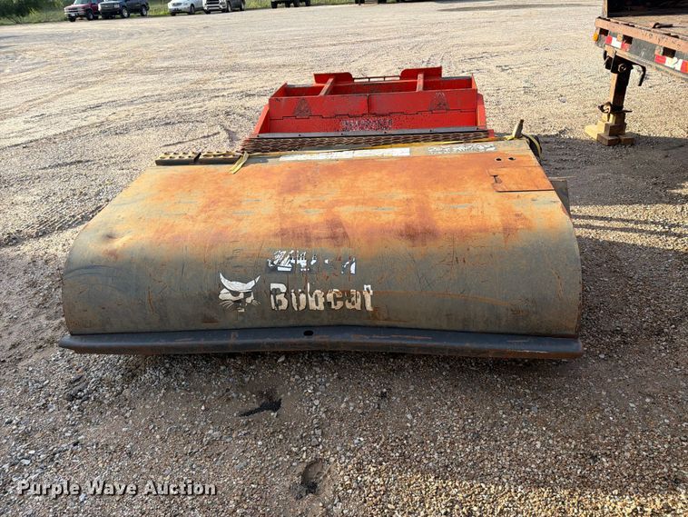 image for item EP7879 2019 Bobcat 72 Sweeper skid steer broom
