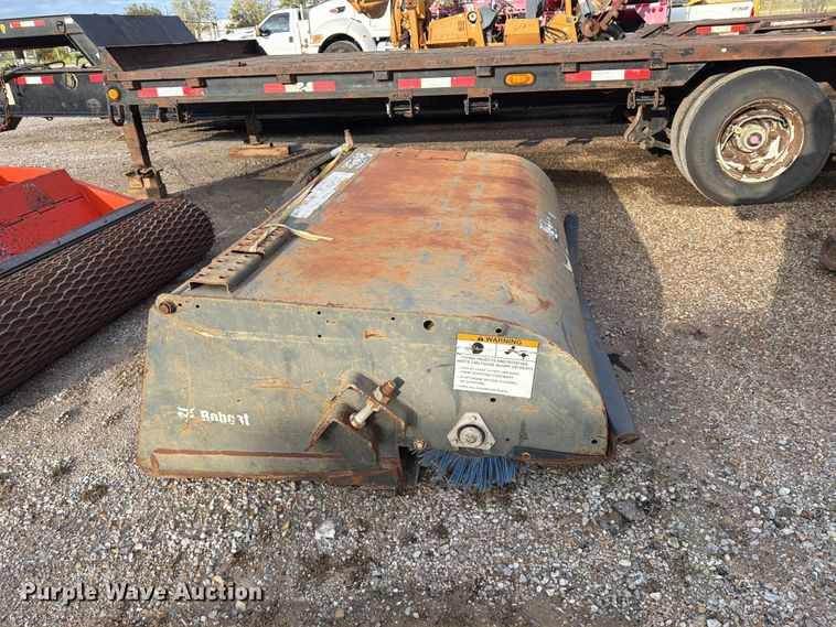 image for item EP7879 2019 Bobcat 72 Sweeper skid steer broom