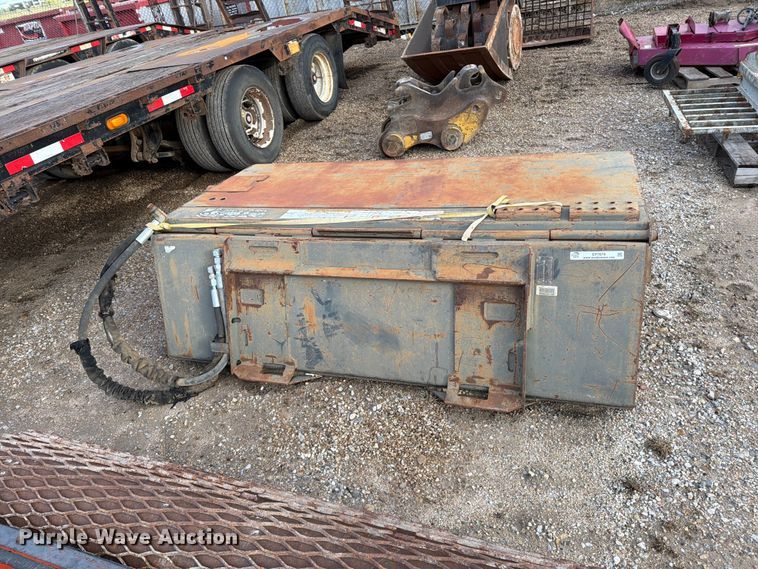 image for item EP7879 2019 Bobcat 72 Sweeper skid steer broom
