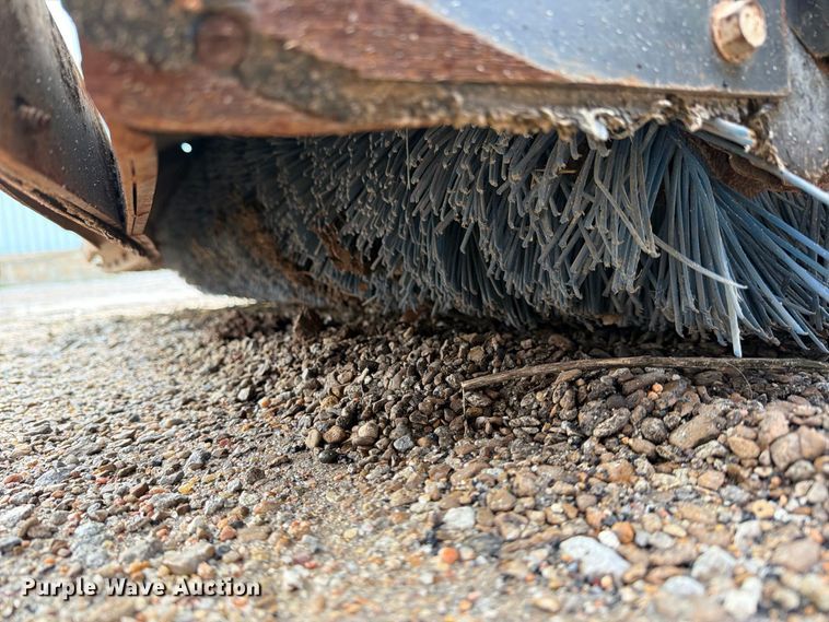 image for item EP7879 2019 Bobcat 72 Sweeper skid steer broom