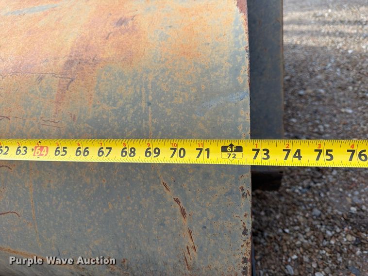 image for item EP7879 2019 Bobcat 72 Sweeper skid steer broom