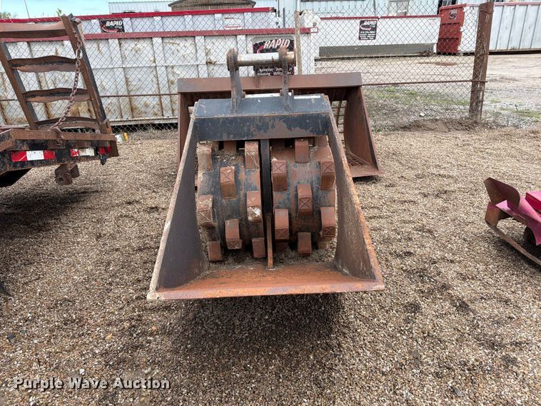 image for item EP7880 Excavator roller bucket