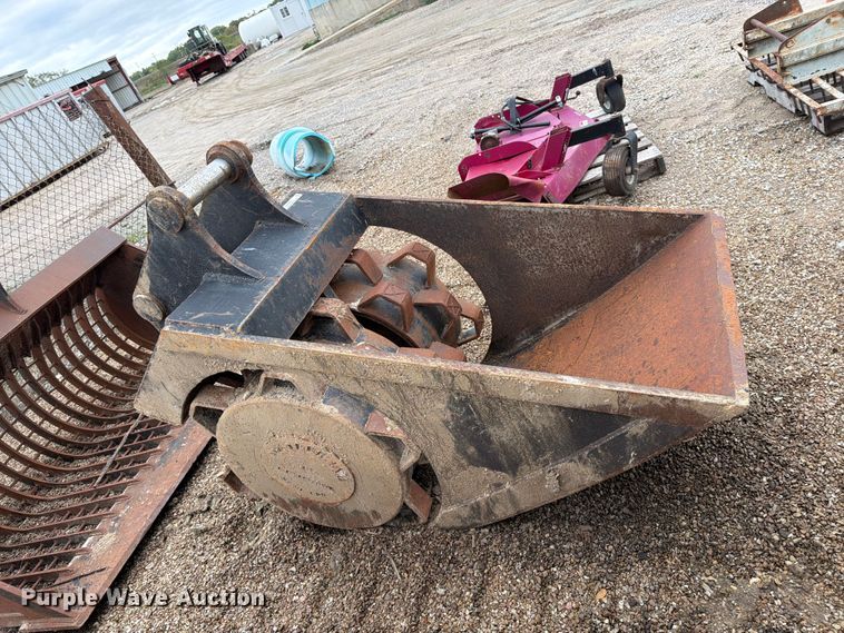 image for item EP7880 Excavator roller bucket