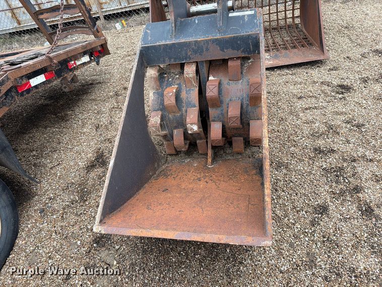 image for item EP7880 Excavator roller bucket