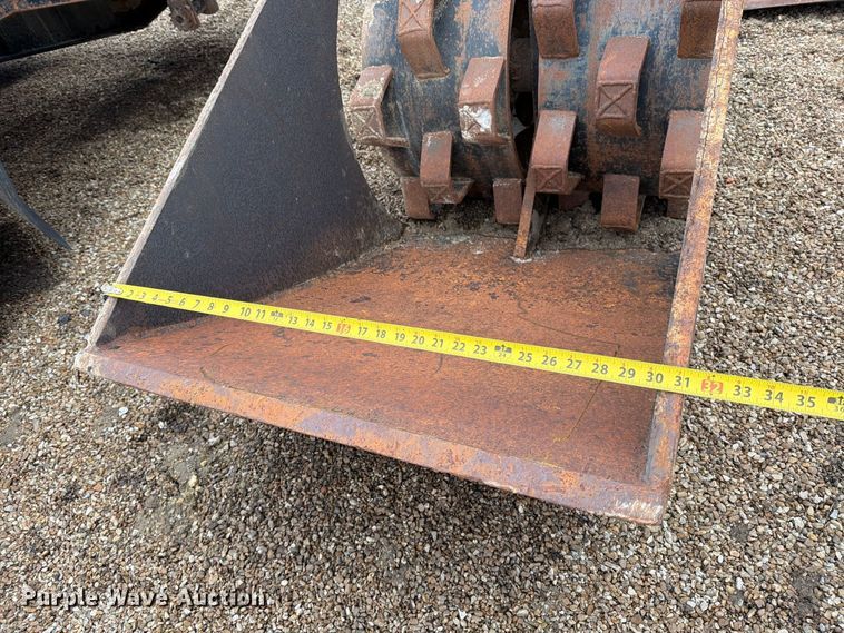 image for item EP7880 Excavator roller bucket