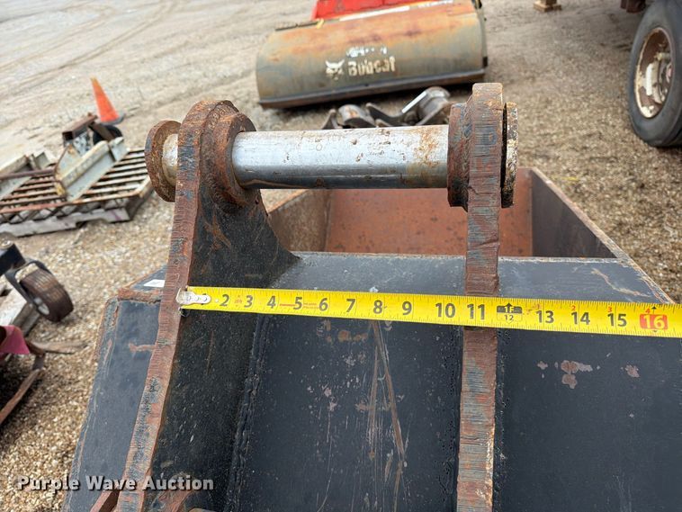 image for item EP7880 Excavator roller bucket