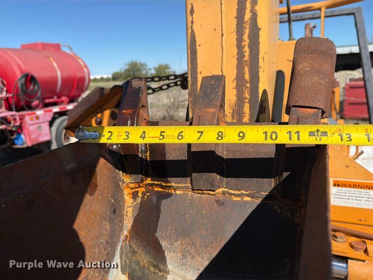 image for item EP7885 2000 Case 560 trencher