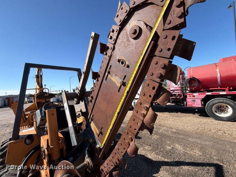 image for item EP7885 2000 Case 560 trencher