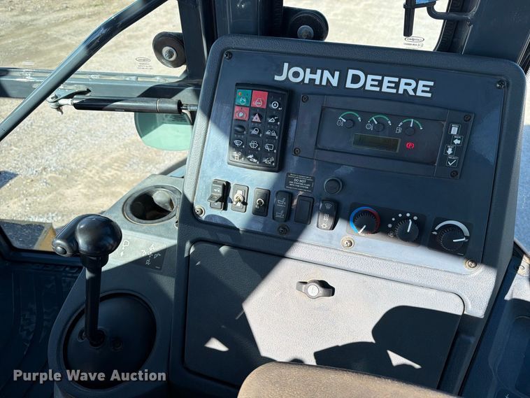 image for item EP7889 2015 John Deere 310SK backhoe