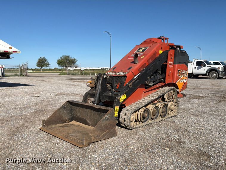 image for item EP7893 2015 Ditch Witch SK850 compact utility loader