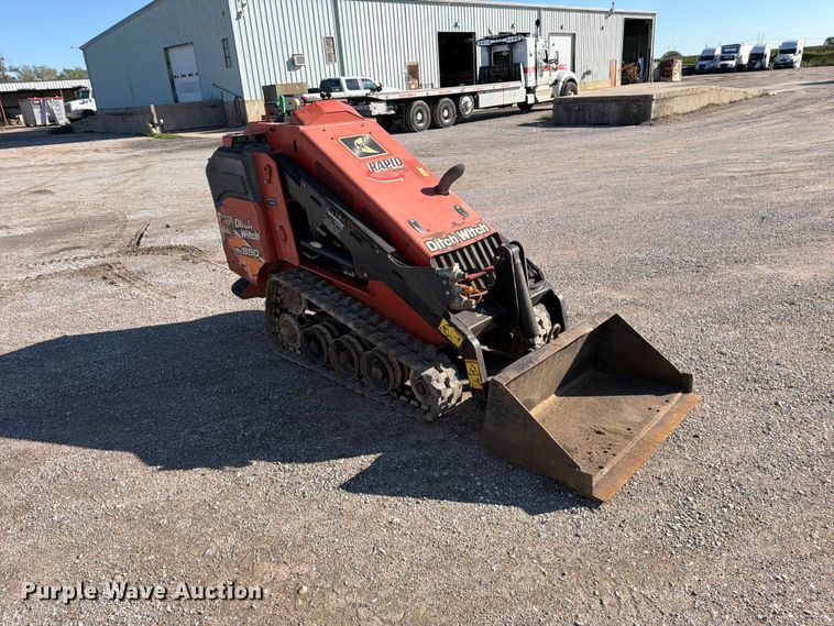 image for item EP7893 2015 Ditch Witch SK850 compact utility loader