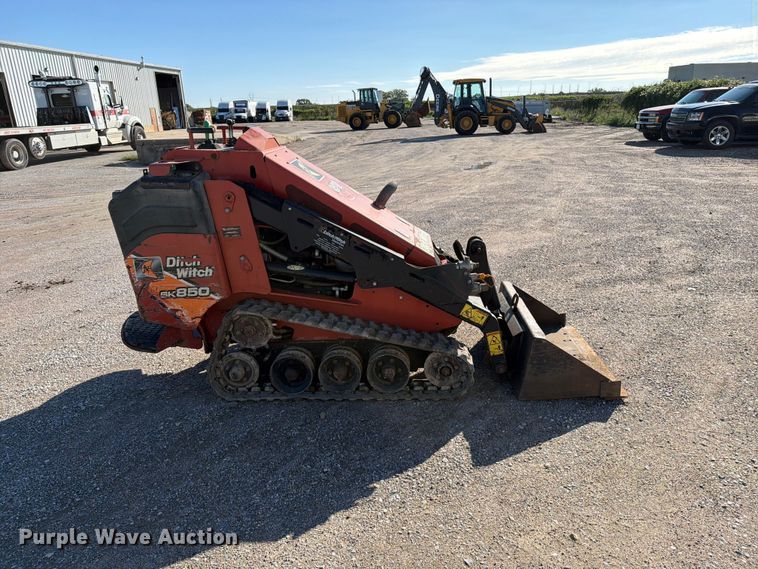 image for item EP7893 2015 Ditch Witch SK850 compact utility loader