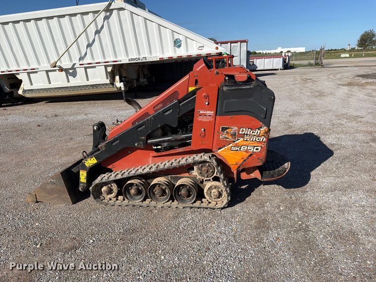 image for item EP7893 2015 Ditch Witch SK850 compact utility loader