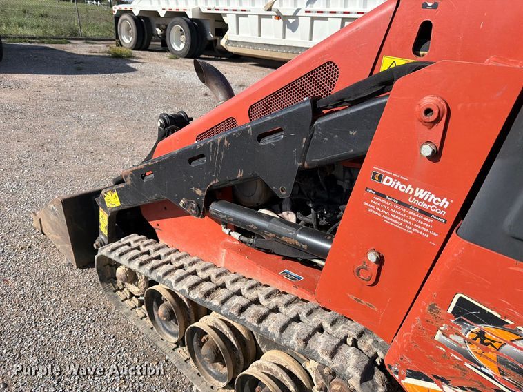 image for item EP7893 2015 Ditch Witch SK850 compact utility loader