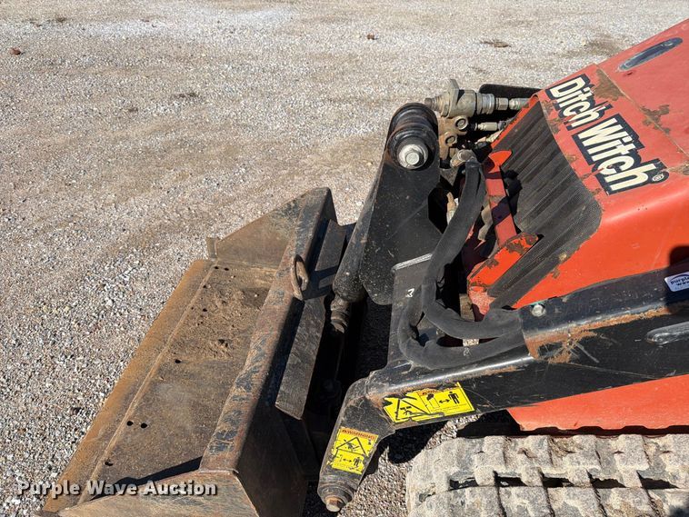 image for item EP7893 2015 Ditch Witch SK850 compact utility loader