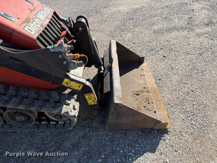 image for item EP7893 2015 Ditch Witch SK850 compact utility loader