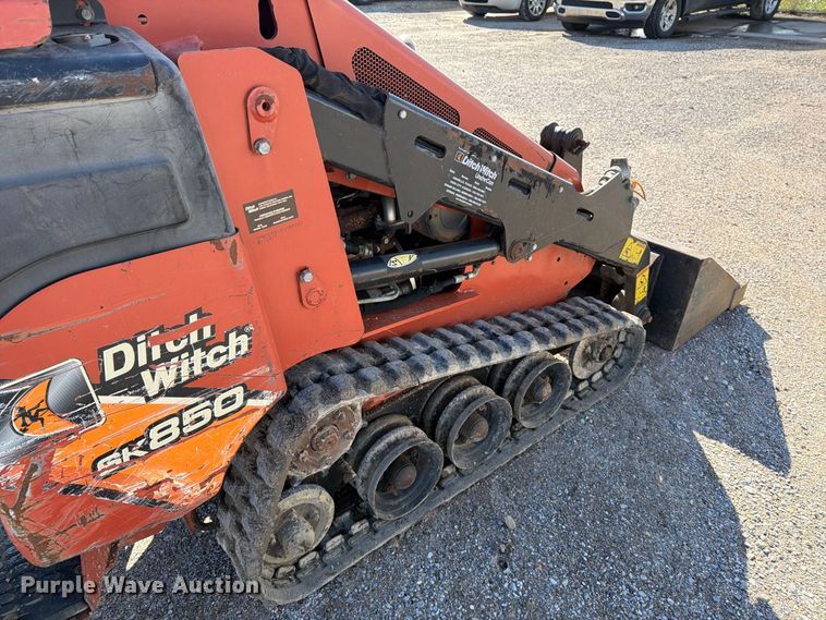 image for item EP7893 2015 Ditch Witch SK850 compact utility loader