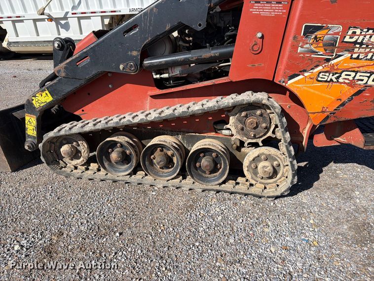 image for item EP7893 2015 Ditch Witch SK850 compact utility loader