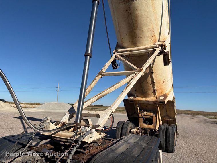 image for item EP7898 2005 Ranco Anvil end dump trailer