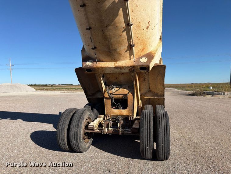 image for item EP7898 2005 Ranco Anvil end dump trailer