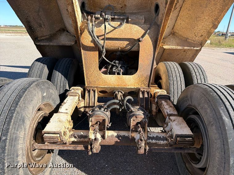 image for item EP7898 2005 Ranco Anvil end dump trailer