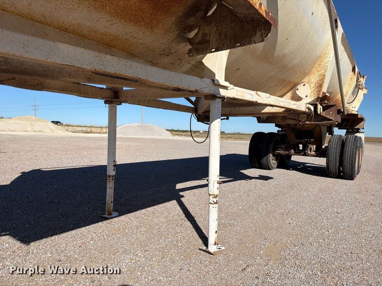 image for item EP7898 2005 Ranco Anvil end dump trailer